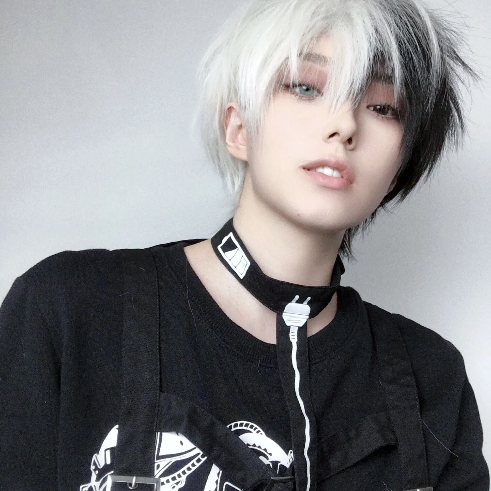 Black and white short wig KF81642